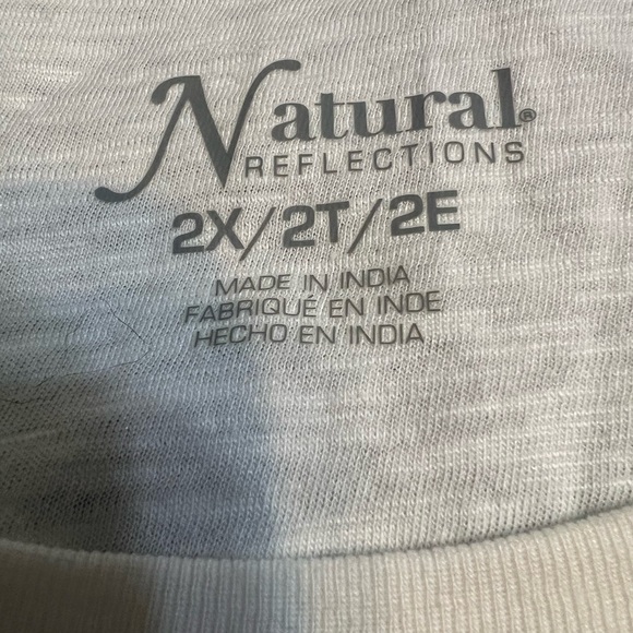 Women’s Tee - Picture 2 of 3